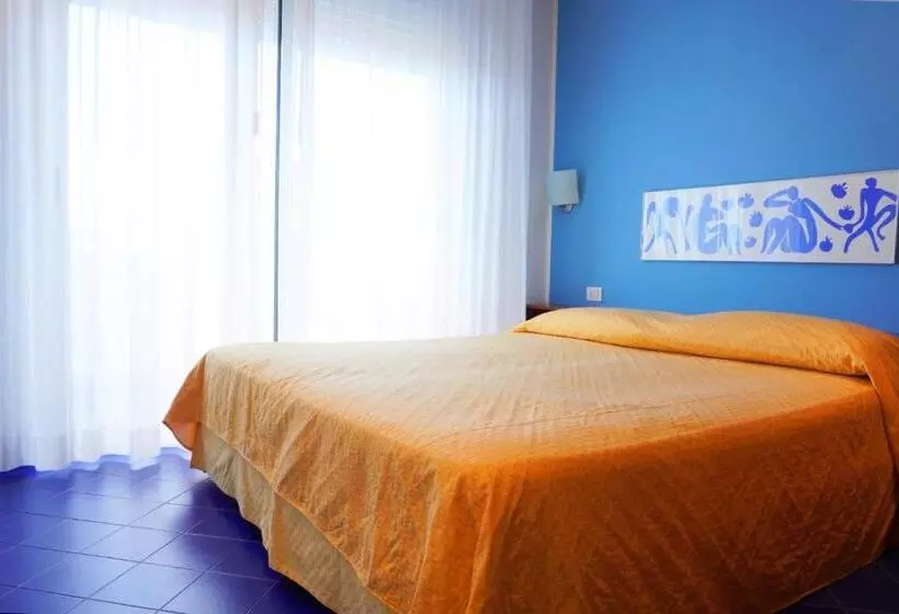آپارتمان 1 خوابه با چشم‌انداز جانبی دریا, Residence Adriatico