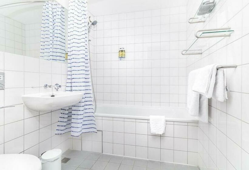 スーペリアールーム, The Jubilee