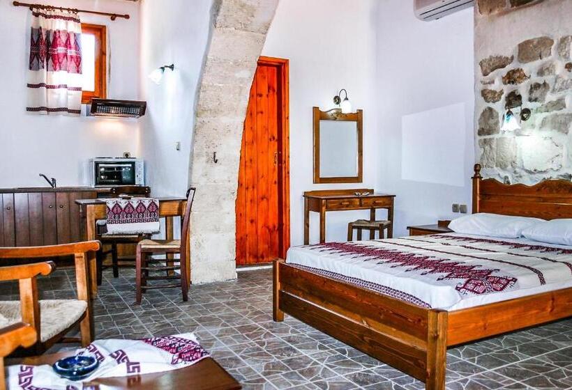 استودیوی استاندارد, Vafes Traditional Stone Houses