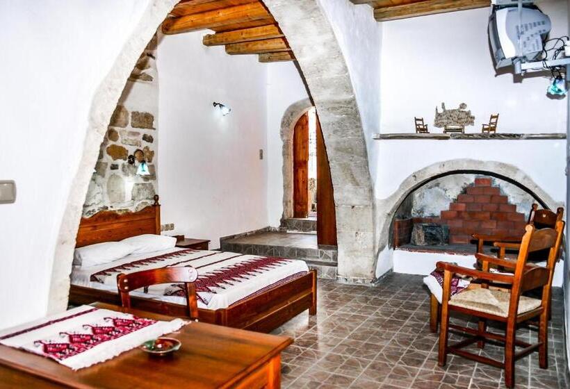 استودیوی استاندارد, Vafes Traditional Stone Houses