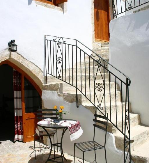 استودیوی استاندارد, Vafes Traditional Stone Houses