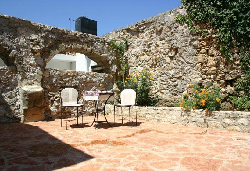 استودیوی استاندارد, Vafes Traditional Stone Houses