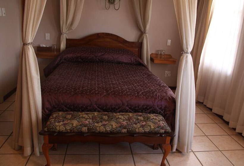 חדר דלוקס, Red Mountain House