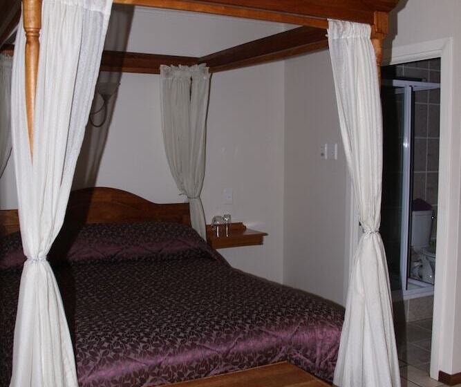 חדר דלוקס, Red Mountain House