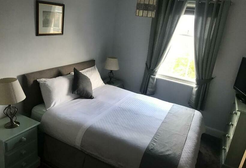 Номер Стандарт, The Red House