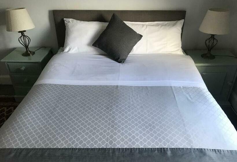 Номер Стандарт, The Red House