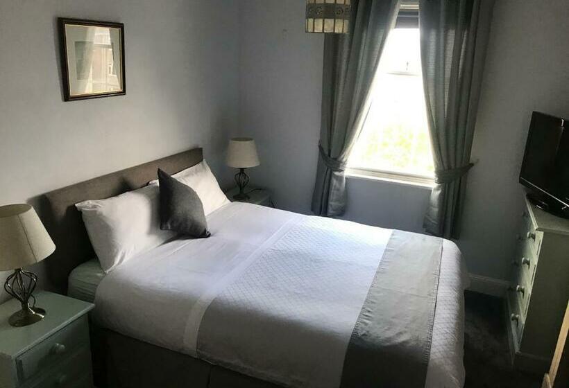 Номер Стандарт, The Red House