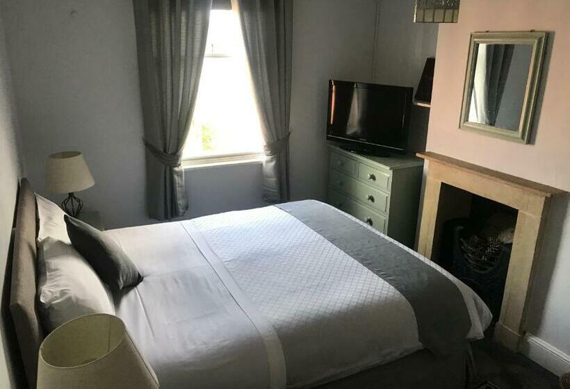 Номер Стандарт, The Red House