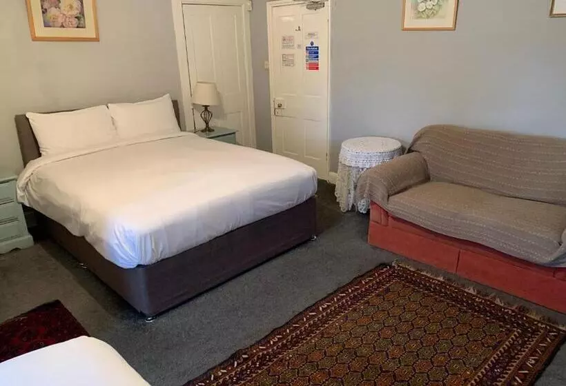 スタンダード４人部屋, The Red House