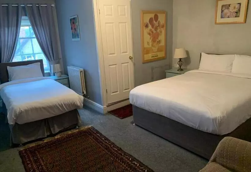 スタンダード４人部屋, The Red House