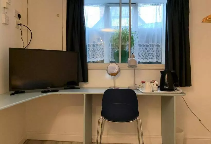 バスルーム共有のシングルスタンダード, The Red House