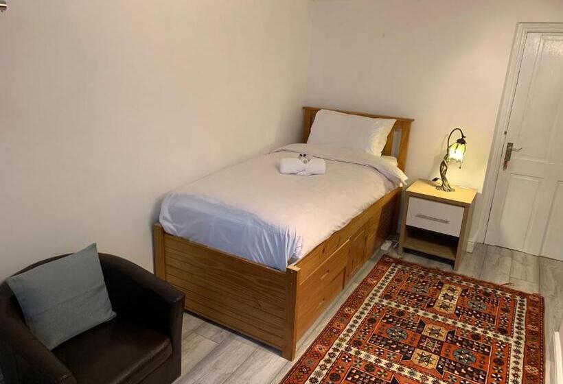 Номер Стандарт Индивидуальный Совместная Ванная, The Red House