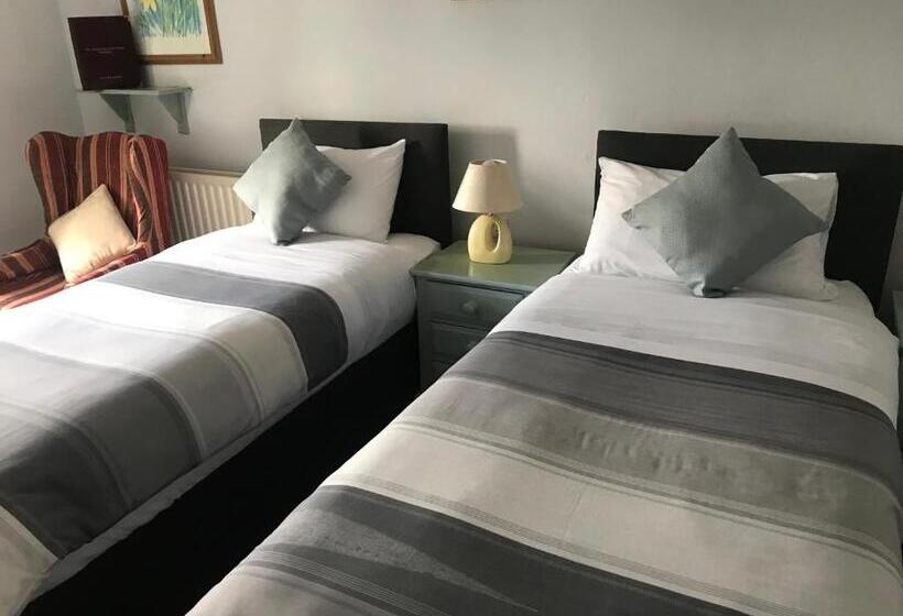 Номер Стандарт, The Red House