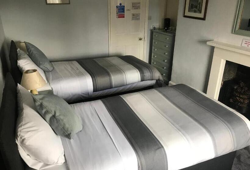 Номер Стандарт, The Red House