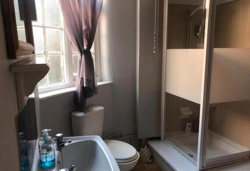 Номер Deluxe, The Red House