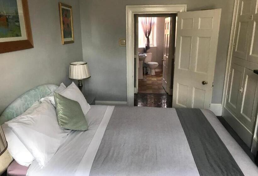 Номер Deluxe, The Red House