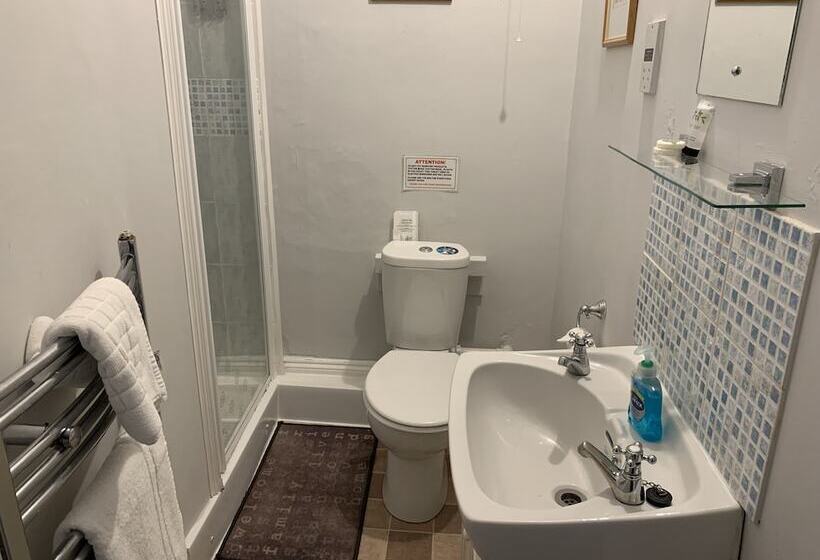 Номер Стандарт, The Red House