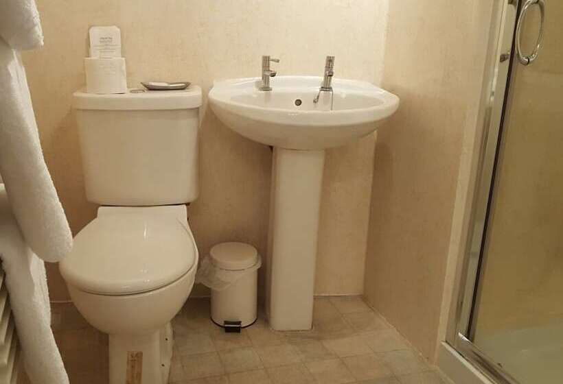 Четырехместный Номер Стандарт, The Red House