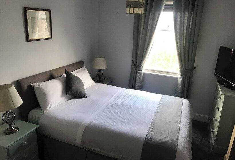 Номер Стандарт, The Red House