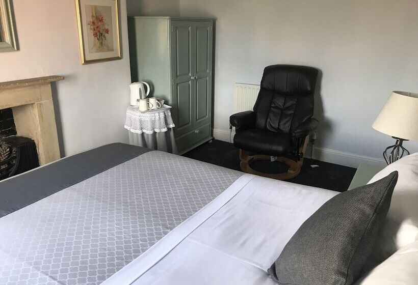 Номер Стандарт, The Red House