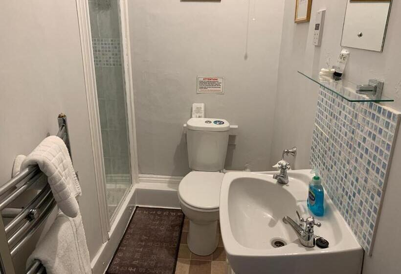 Номер Стандарт, The Red House