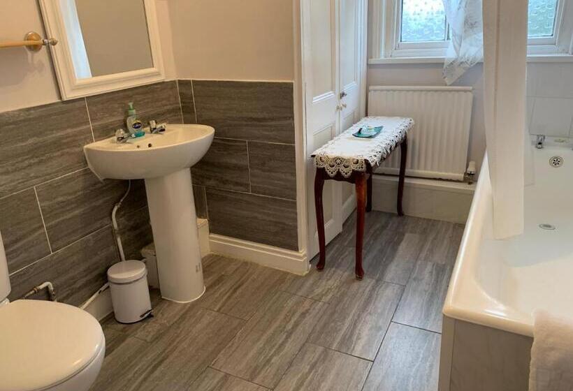 Номер Deluxe, The Red House