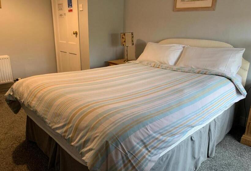 Номер Стандарт, The Red House