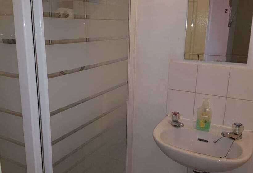 Номер Стандарт, The Red House