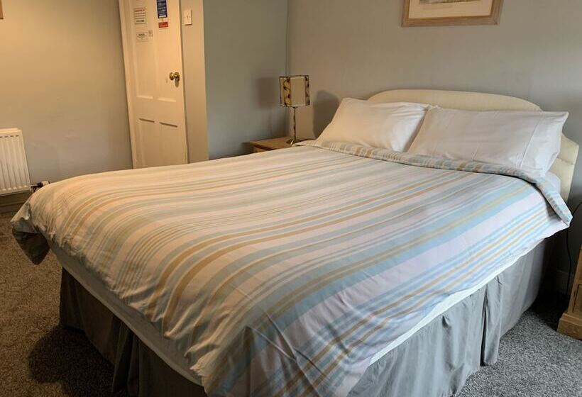 Номер Стандарт, The Red House