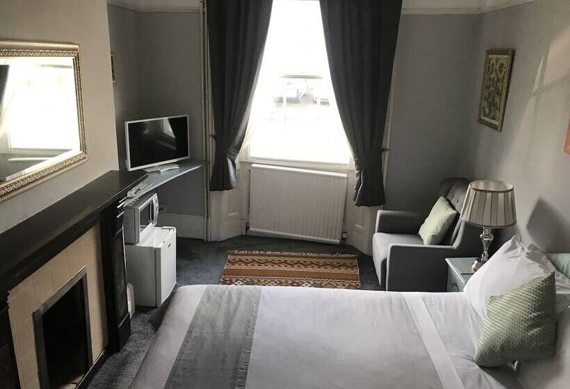 Номер Deluxe, The Red House