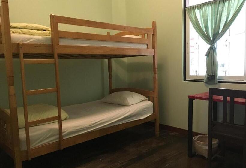 带共用浴室的标准房间, Baan Bua Guest House