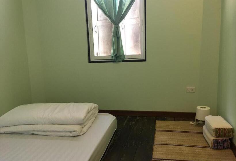 带共用浴室的标准房间, Baan Bua Guest House