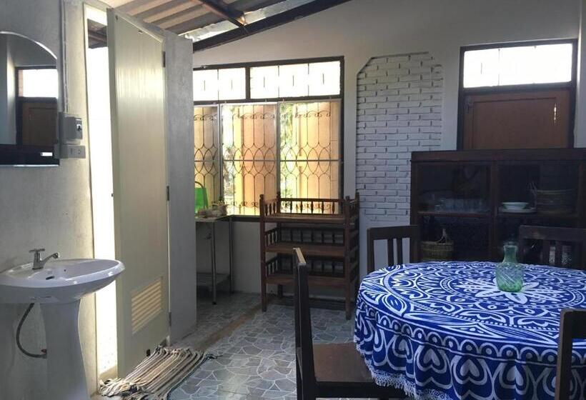 带共用浴室的标准房间, Baan Bua Guest House