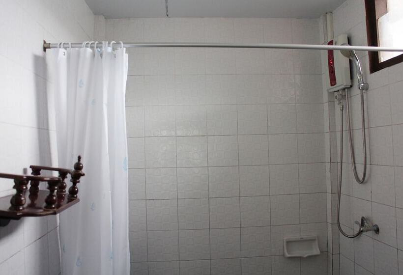 家庭间, Baan Bua Guest House