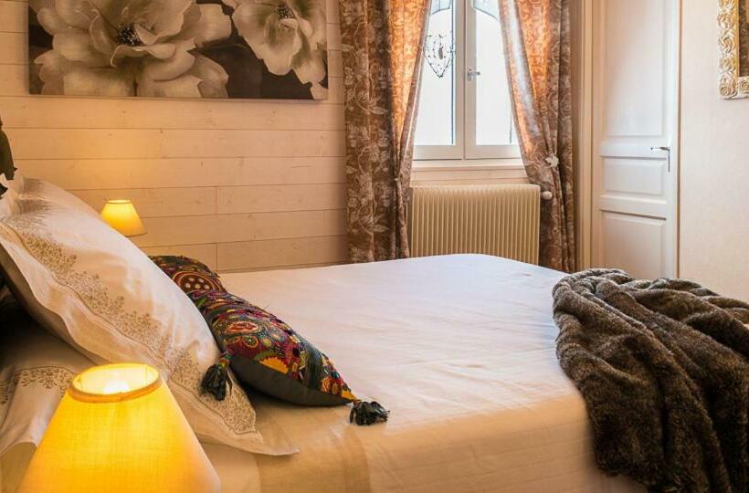 חדר סטנדרט נוף להרים, La Coustille Chambres Et Table D Hôtes