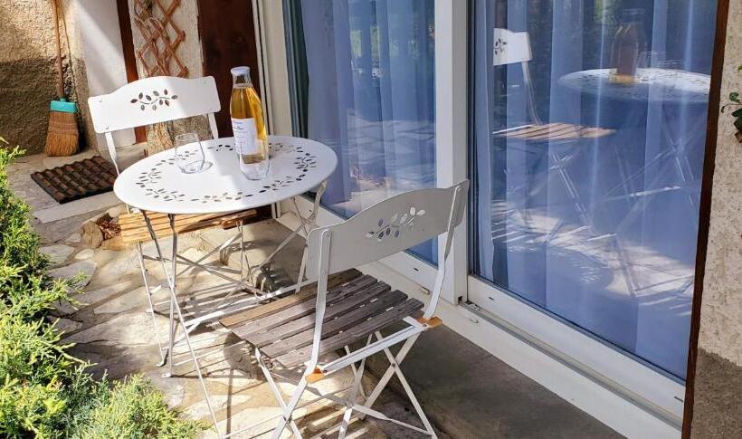 Номер Стандарт с Террасой, La Coustille Chambres Et Table D Hôtes