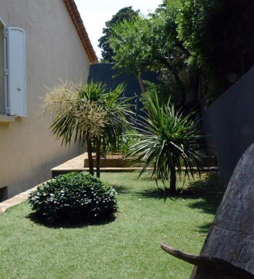 Quarto standart vista jardim, Les Jardins De Galicia