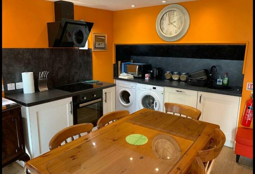 오두막, Old Drynie House