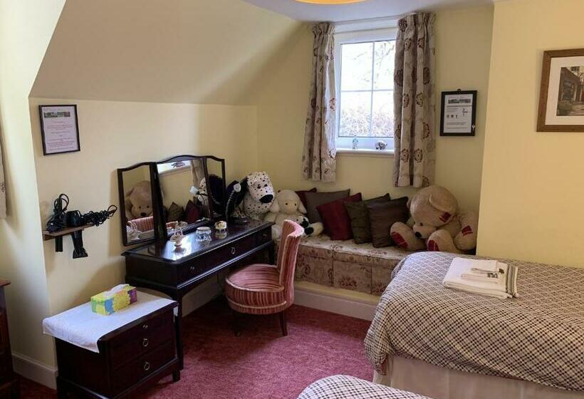 패밀리 스위트, Old Drynie House