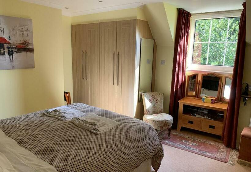 패밀리 스위트, Old Drynie House