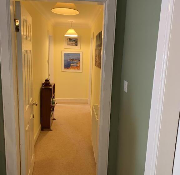 패밀리 스위트, Old Drynie House