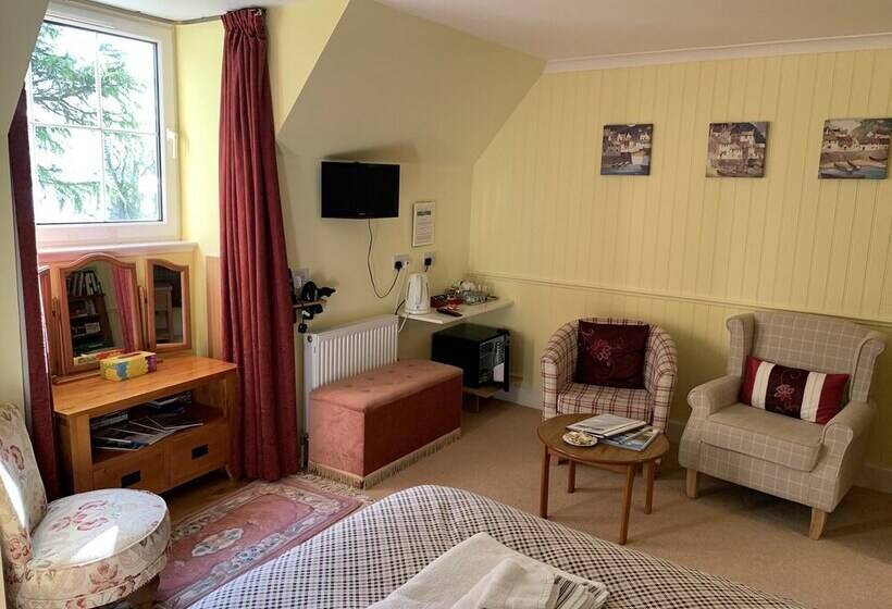 패밀리 스위트, Old Drynie House