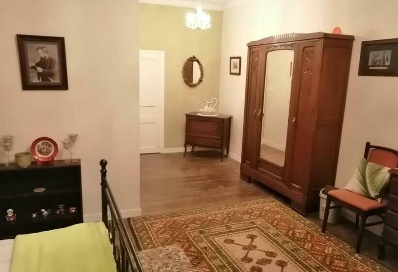 Номер Deluxe, Vingt Grand Rue