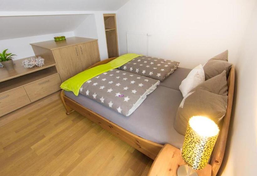 房顶倾斜的标准房间, Alpenblick