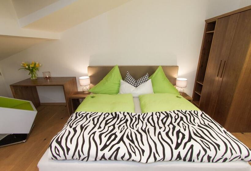 房顶倾斜的标准房间, Alpenblick