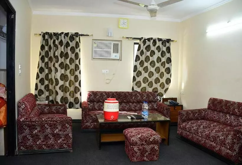 Suite Familiar, Dolphin