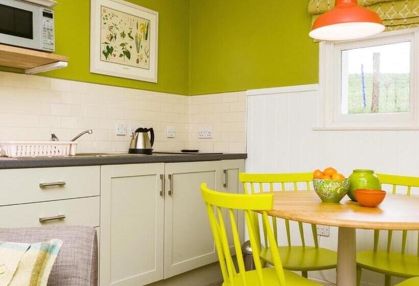 침실 2개 아파트, Douneside House