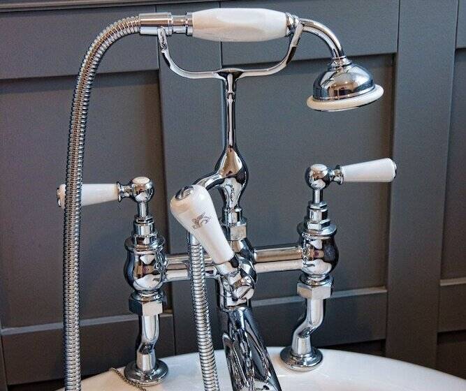 디럭스 룸, Douneside House