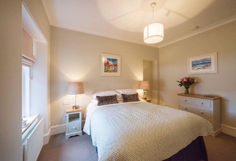 침실 3개 주택, Douneside House