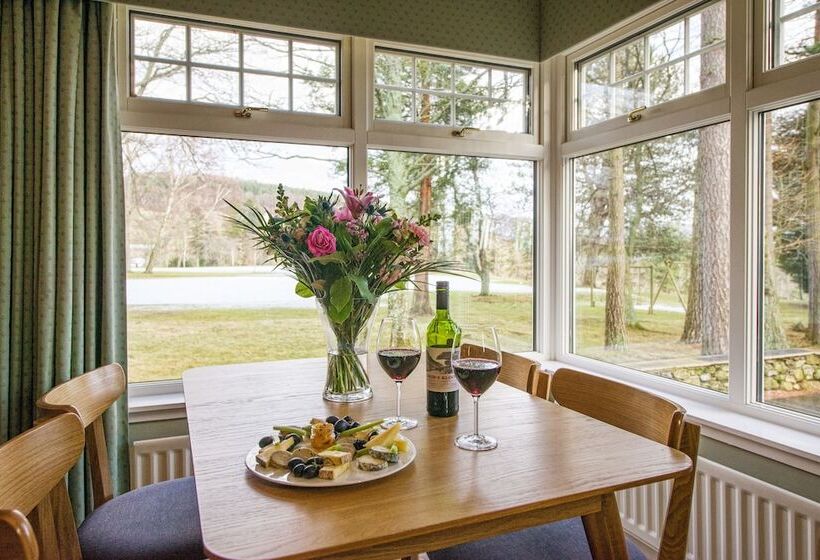 침실 3개 주택, Douneside House